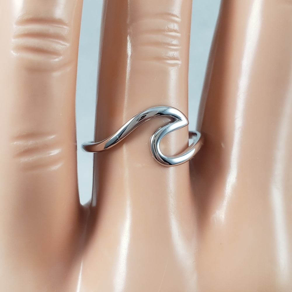Sterling Silver Wave Ring - Picture 8 of 8